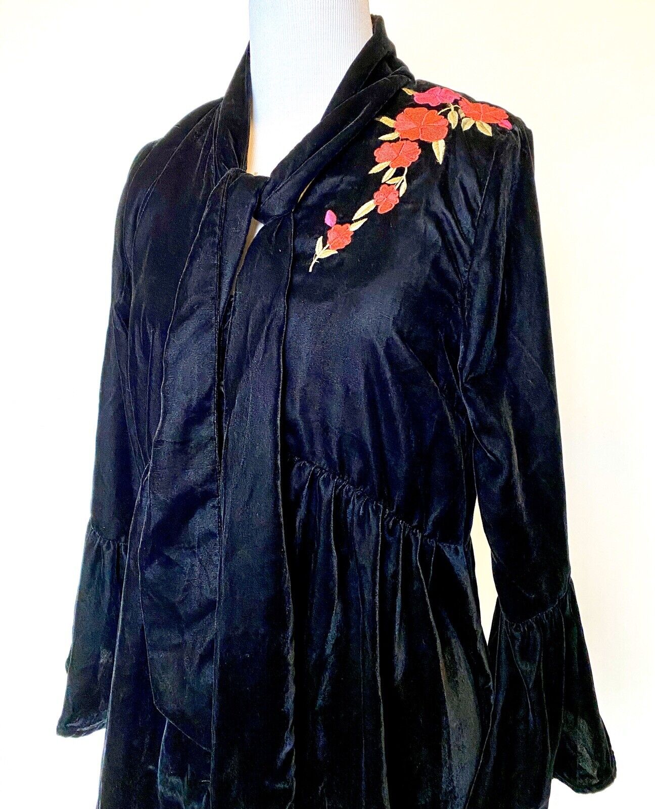 4our Dreamers Black Velvet Rose Embroidered Dress.Retails $158 Price $39 NWT