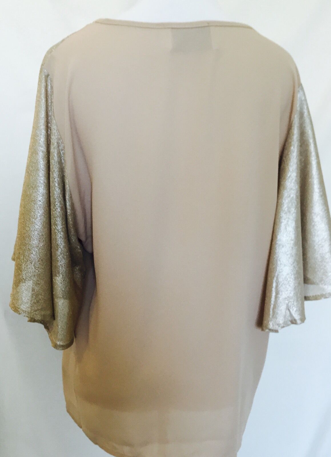 TAVI WOMEN'S GOLD SPARKLE  TOP NWOT SIZE M. $38 Flutter Sleeve