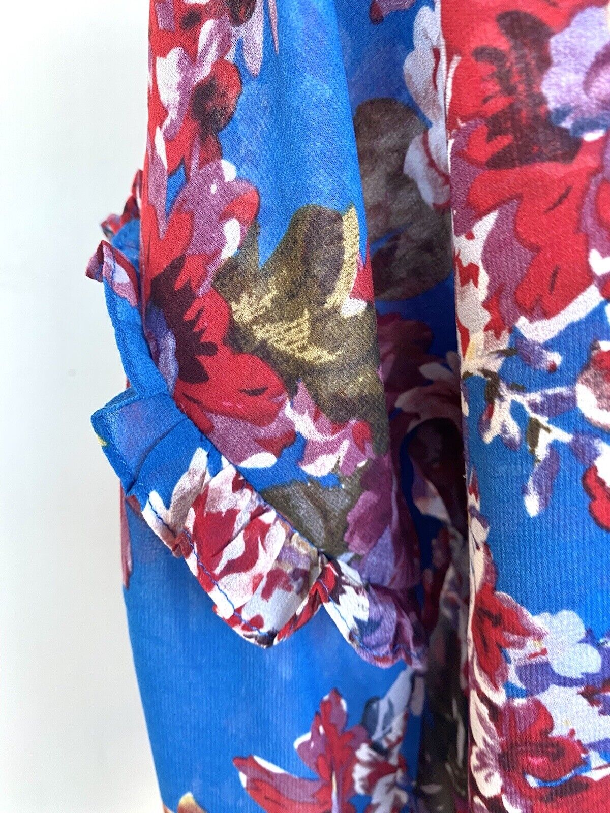 Elie Tahari Blue Red Blossom Blouse Retails $78 price $42 NWT Size XS Chiffon