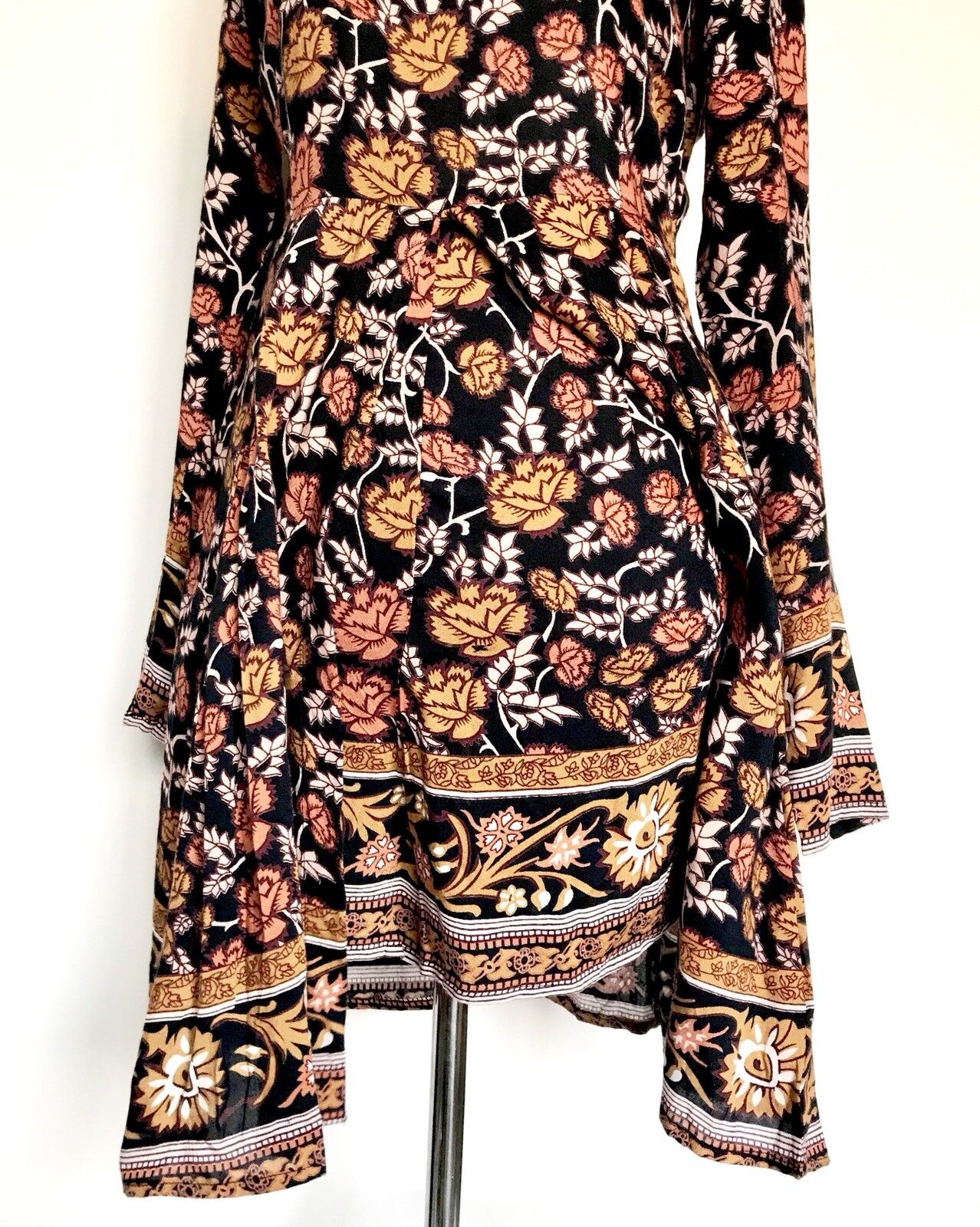 Raga NEW Boho Floral Romper Dress. Retails $106 Price $58. Size S