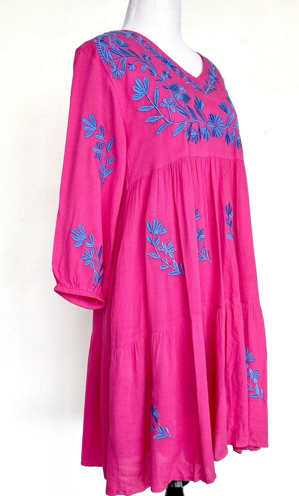J Marie embroidered Madeline Dress size XS Retail $106 Price $65 Hot Pink