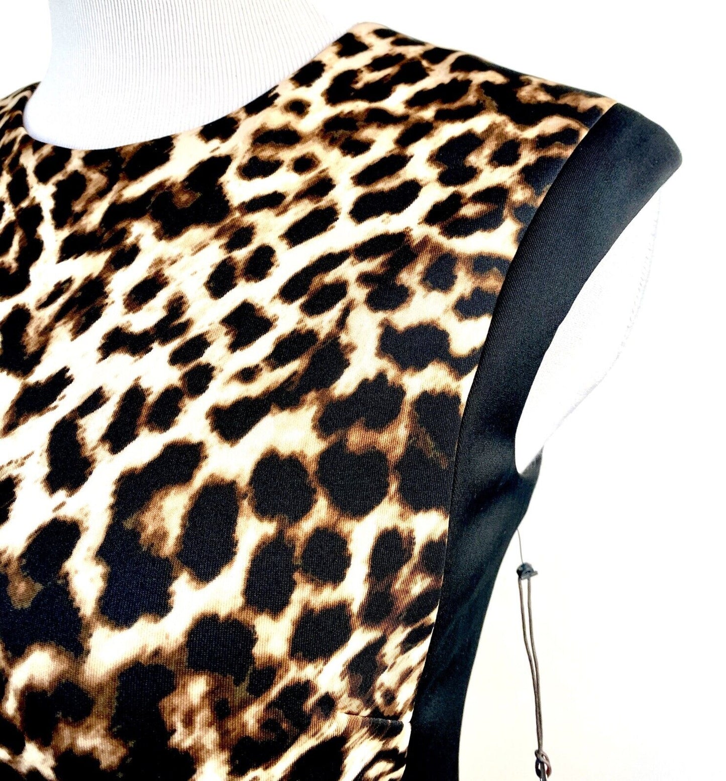 Vince Camuto Leopard Stretch Scuba Bodycon Dress. Size 4 Price $45