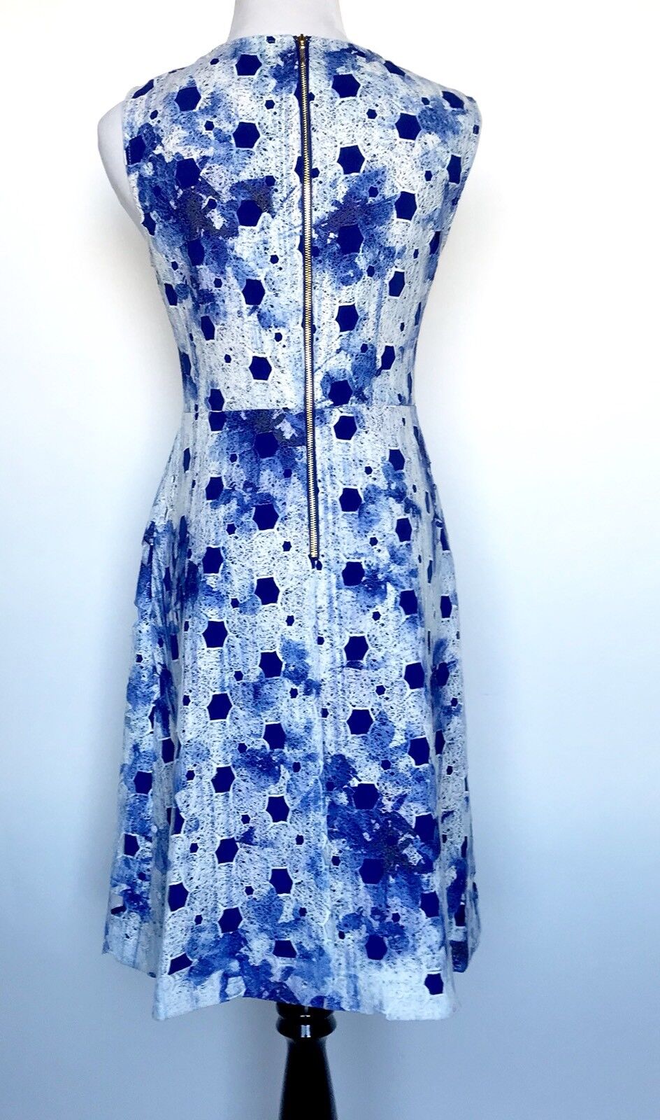 Tahari Arthur S Levine Appliqué Dress . NWT Retail $168  Price $76 Size 6