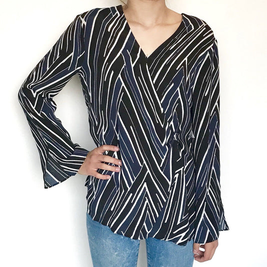 Nic + Zoe Phantom Stripe Bell Sleeve Top. NWT Size XS Retail $88 Price $38