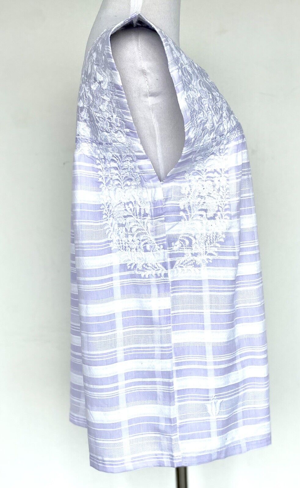 NWT J Marie embroidered Sydney Top size XS Retail $106 Price $58 Stripe
