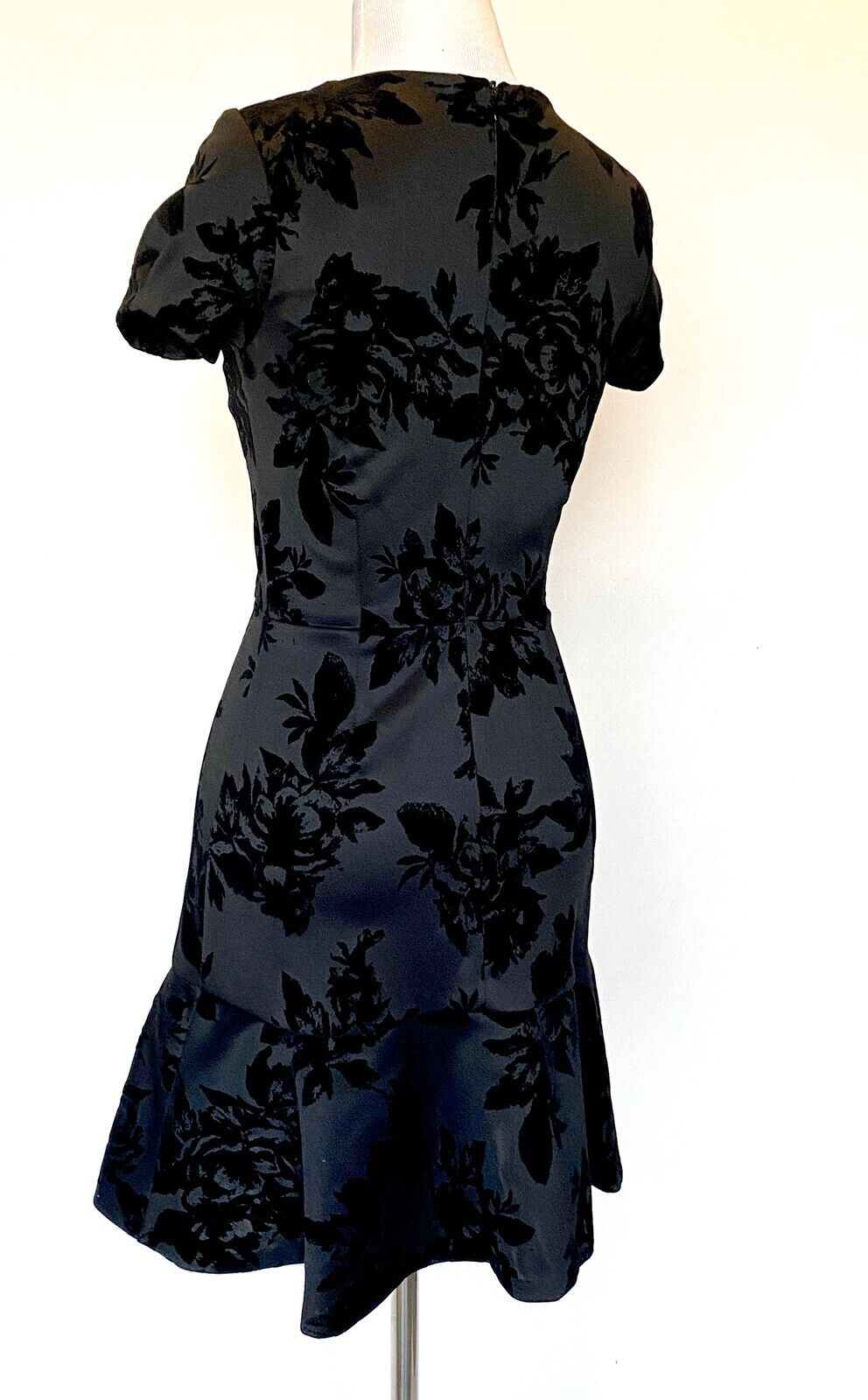 Black Flocked Velvet Floral Dress XS Retail $98 Price $28 NEW
