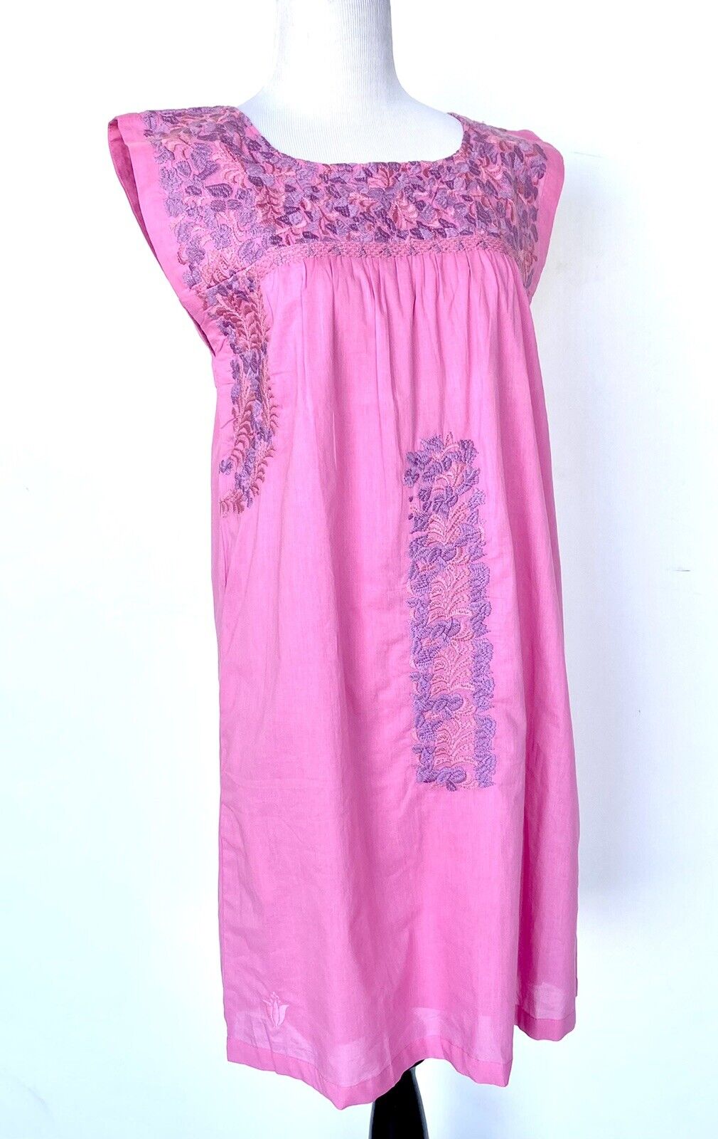 NWT J Marie embroidered Steph Dress size M Retail $114 Price $65 Pink