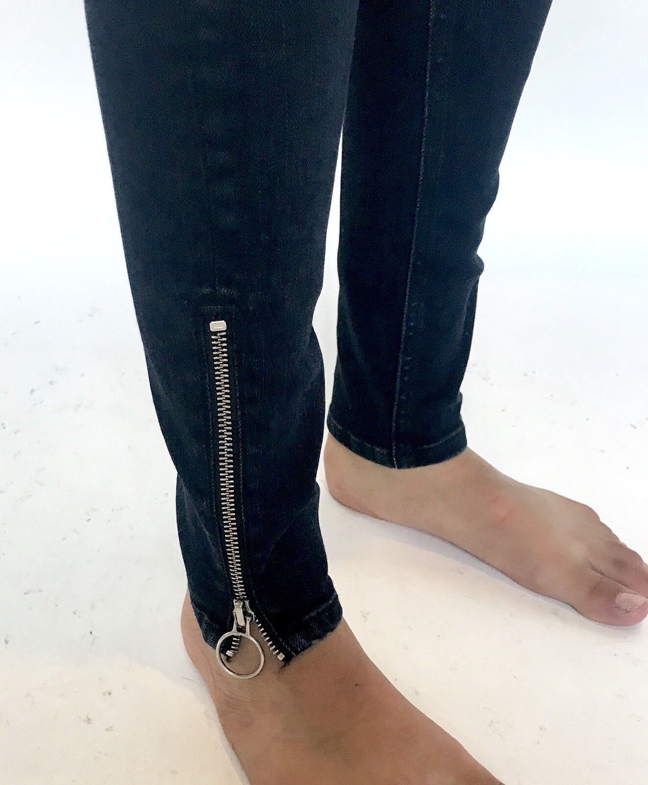 Rag & Bone Black Brook O Ring Capri Jeans. Size 24 Retail $275 Price $115 NWT
