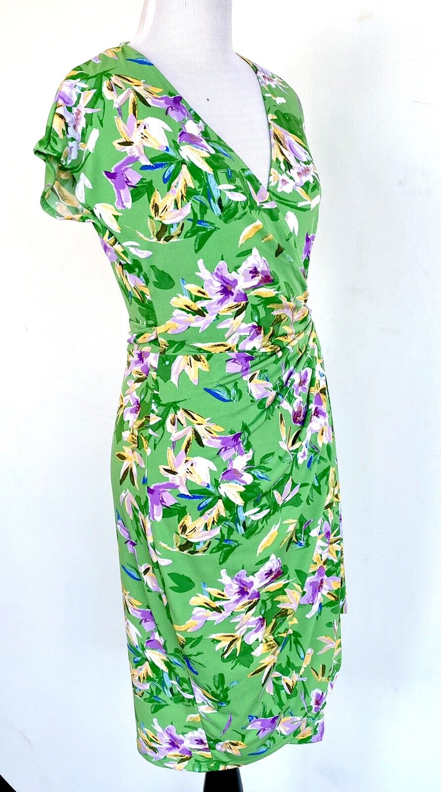 Maggy London Wrap Stretch Green Floral Dress NWT Retail $118 Price $69 Size 2