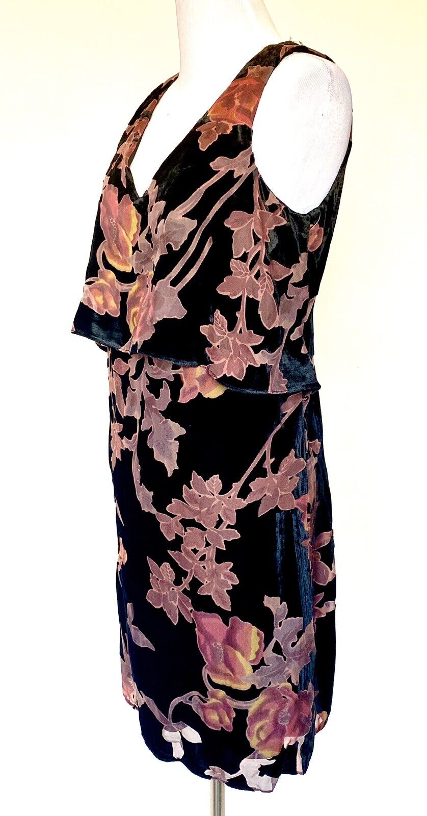 Jessica Simpson Velvet Floral Dress. Retails $108 Price $28 NWT Size 4