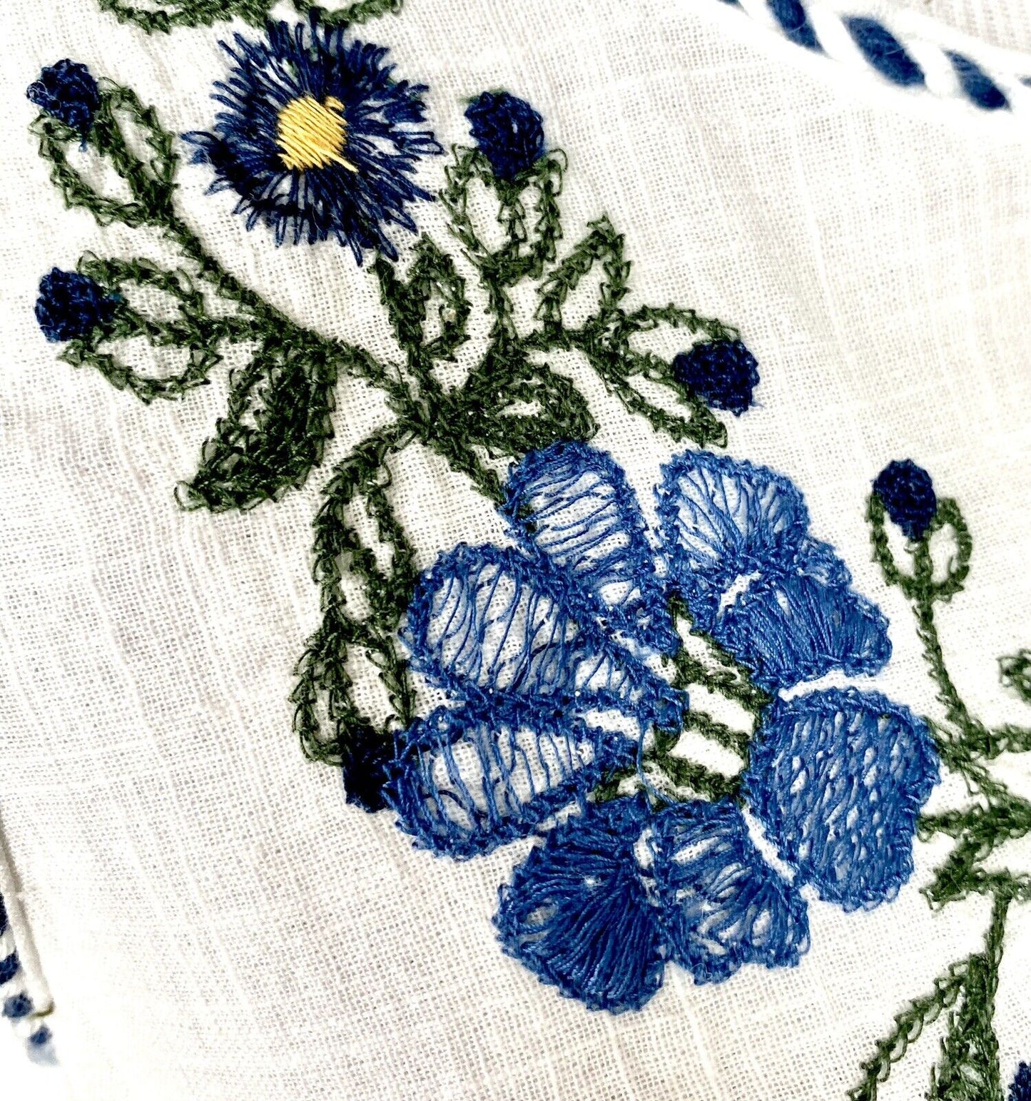 Max Studio Embroidered Muslin Cotton Tunic Size S Retails $98 Price $39 NWT