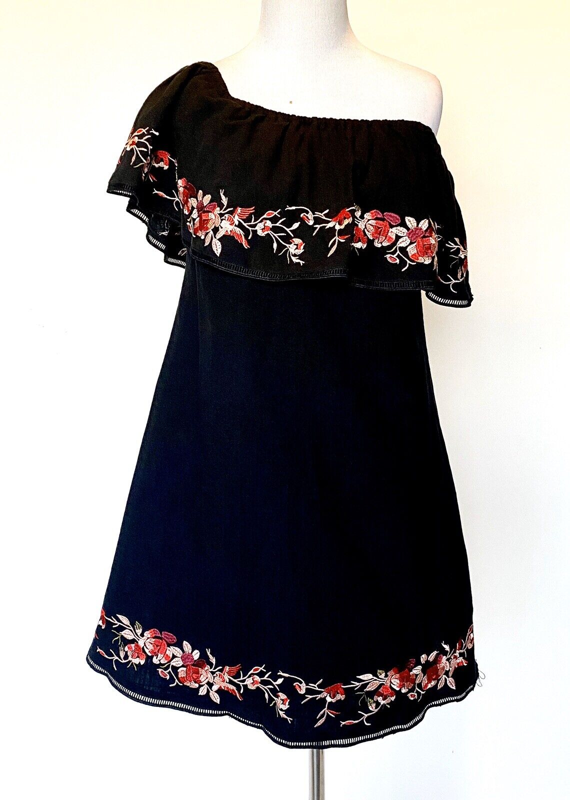 Lucy Paris Embroidered Off Shoulder Dress Retail $88 Price $29 NWT XSmall