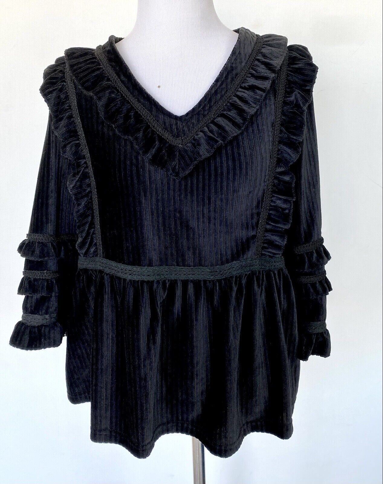 Pol black velvet vintage Victorian Style Top $55 ruffle sleeve NWOT Cosplay S