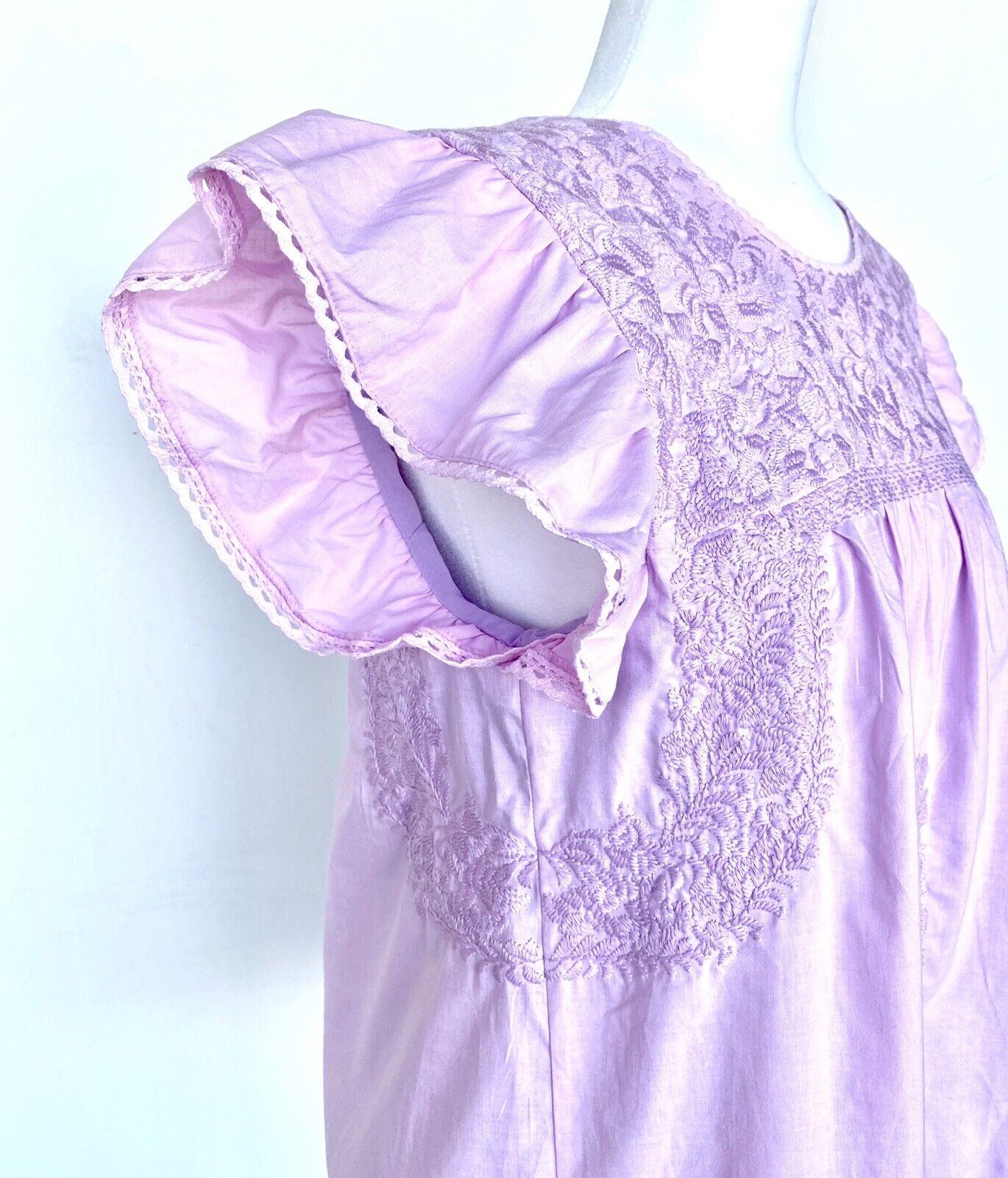 NWT J Marie embroidered Lincoln Top size M Retail $106 Price $56 Lavender