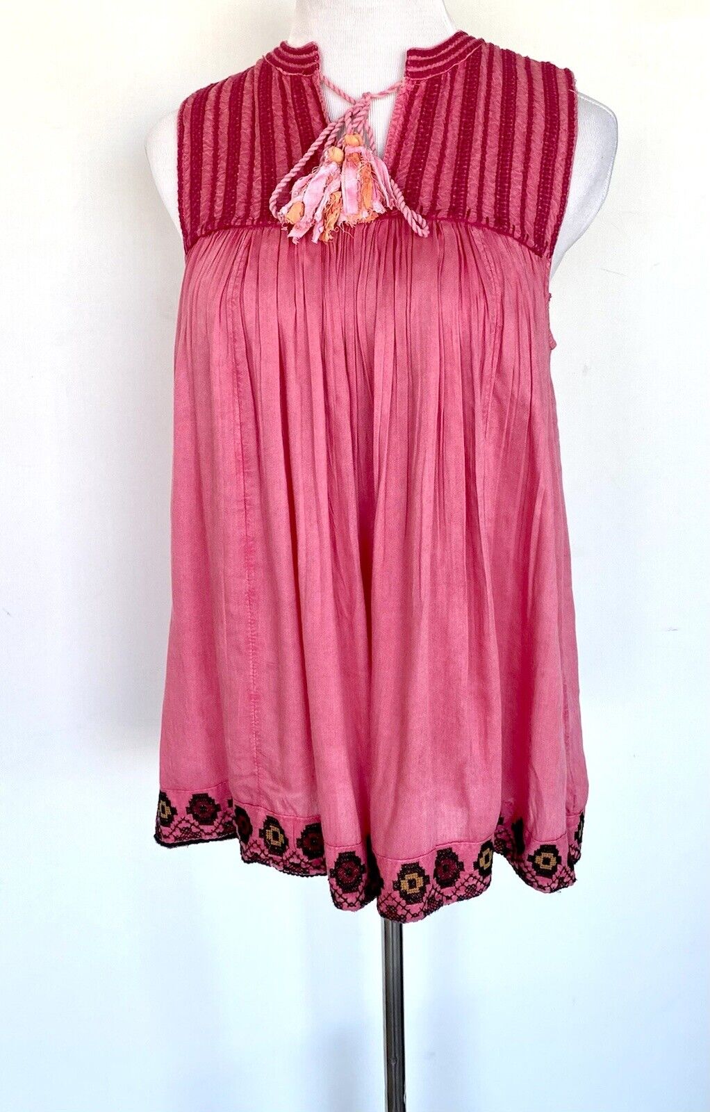 Rachel Zoe Sleeveless Embroidered Tunic Top Size M Retails $69 Price $45 NWT
