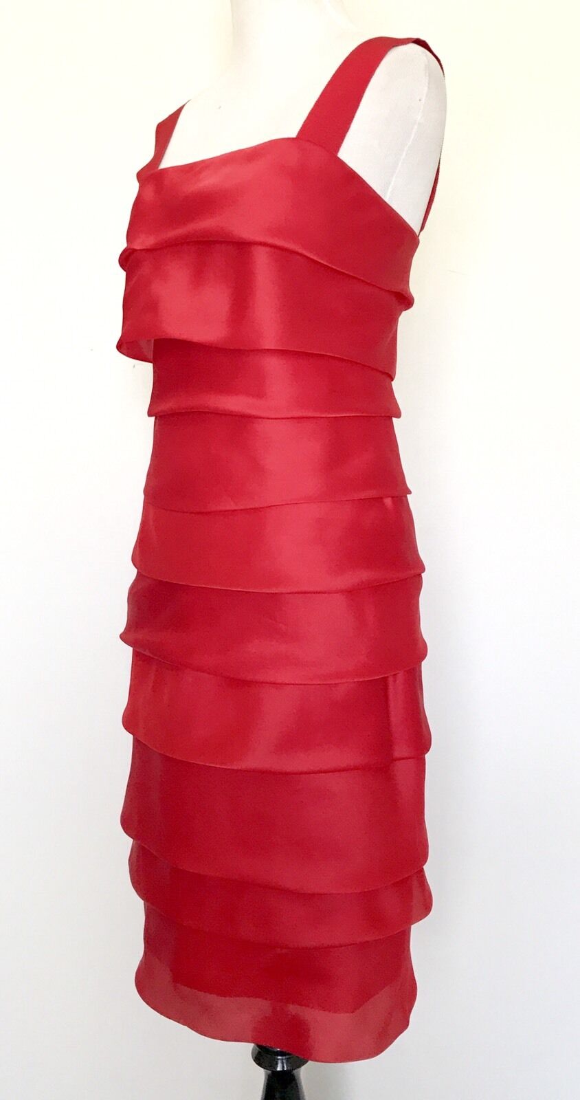 Carolina Herrera Red Silk Formal Dress. Retails $1000 NWT Price $398 Size 2