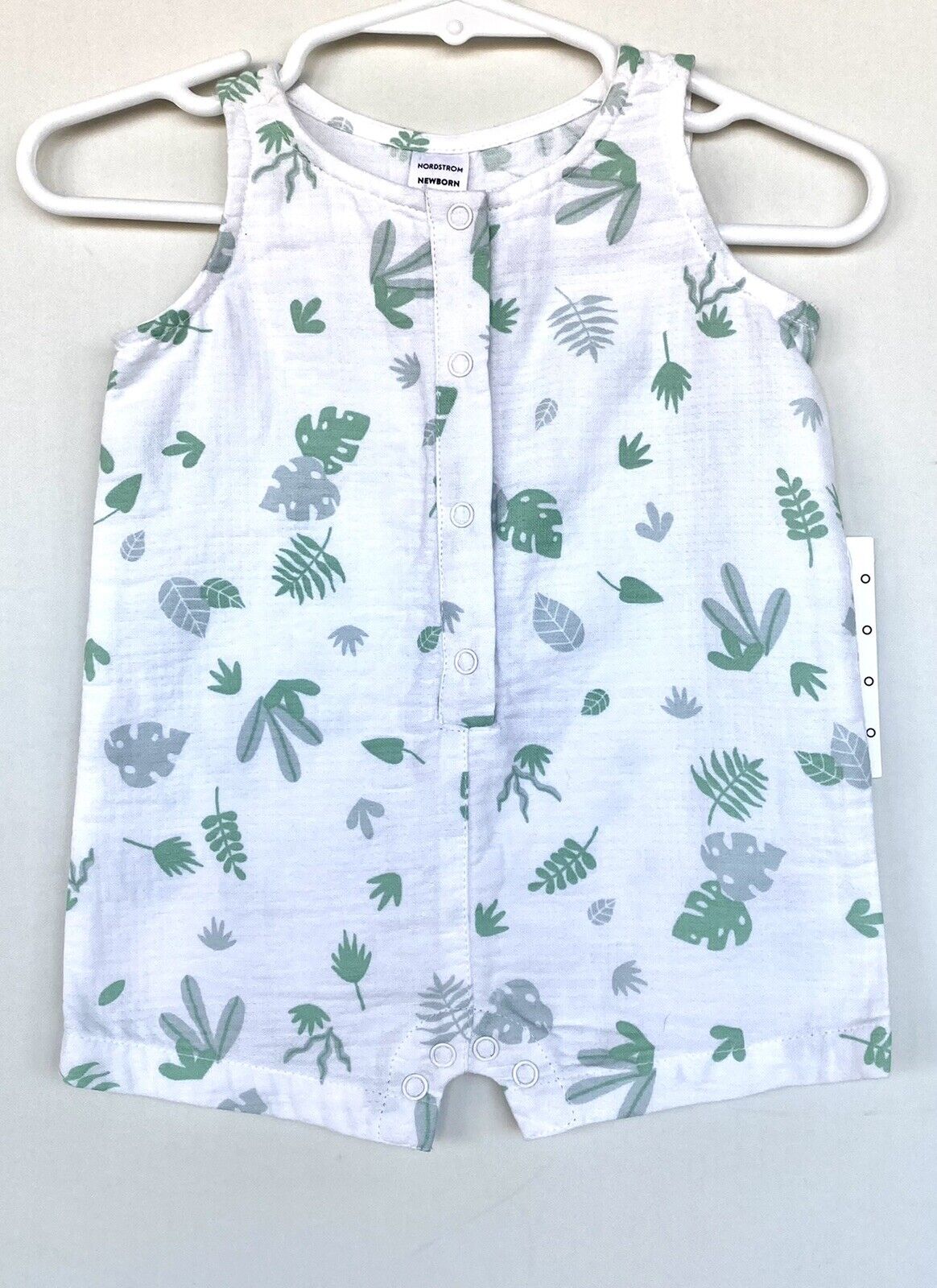 Nordstrom baby White Green Leaf Cotton Romper Retail $35 NWT Price $22 Newborn