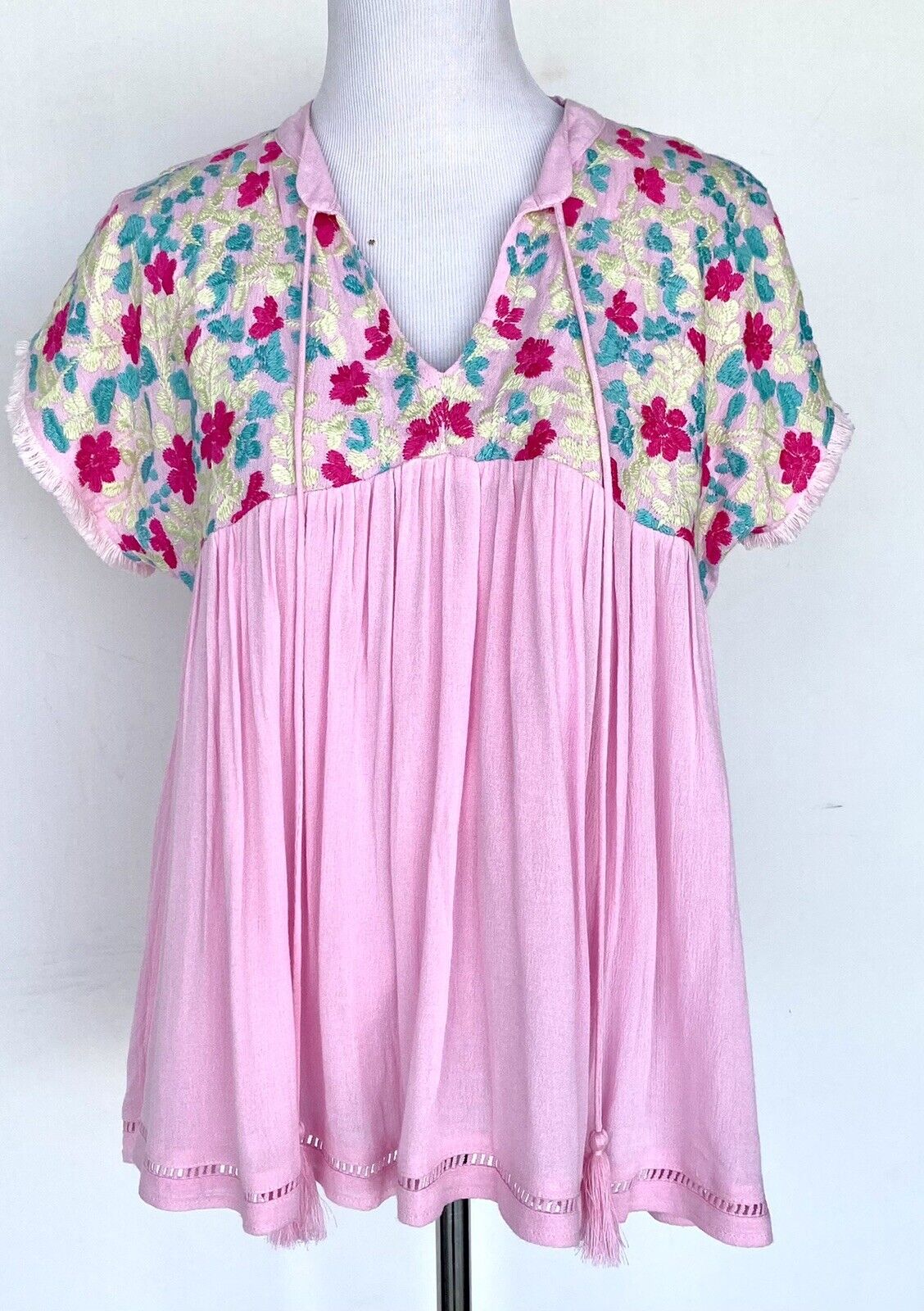 J Marie embroidered Poppy Tassel Top size XS Retail $92 Price $59 Pink NWT