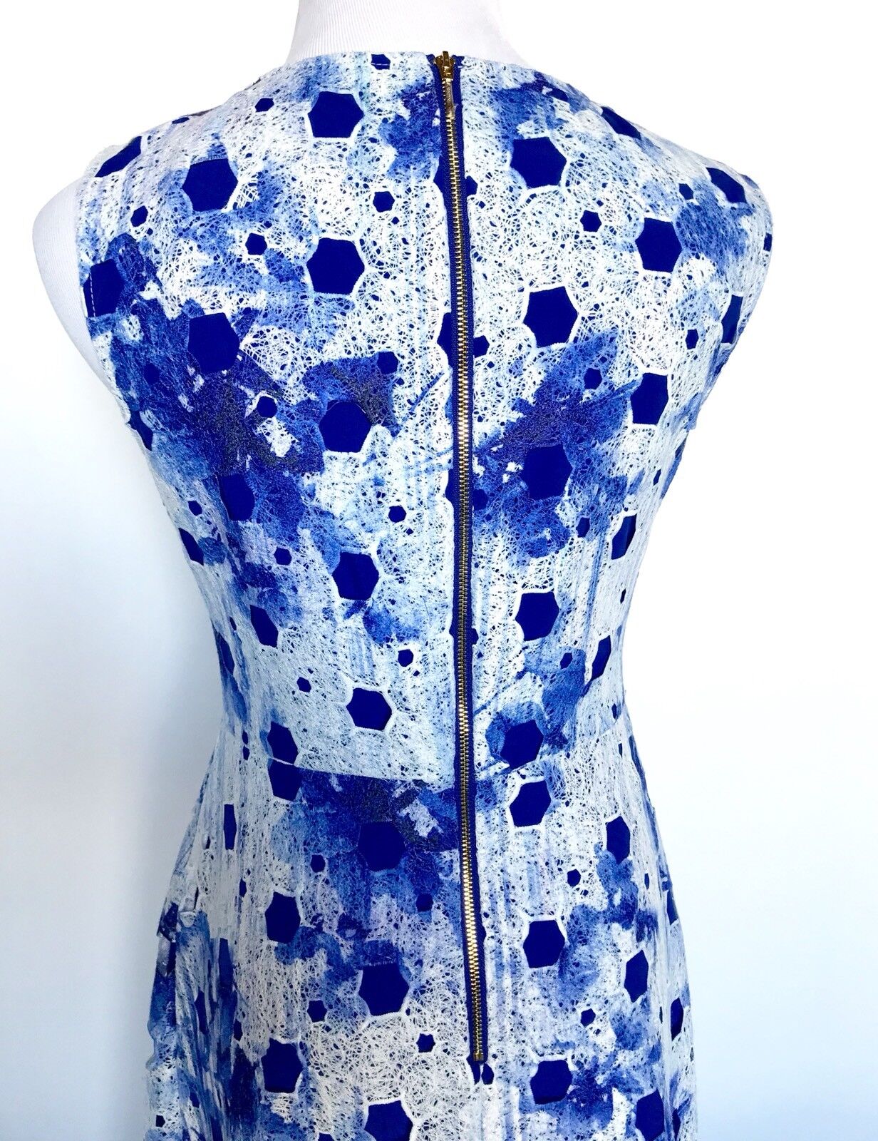 Tahari Arthur S Levine Appliqué Dress . NWT Retail $168  Price $76 Size 6