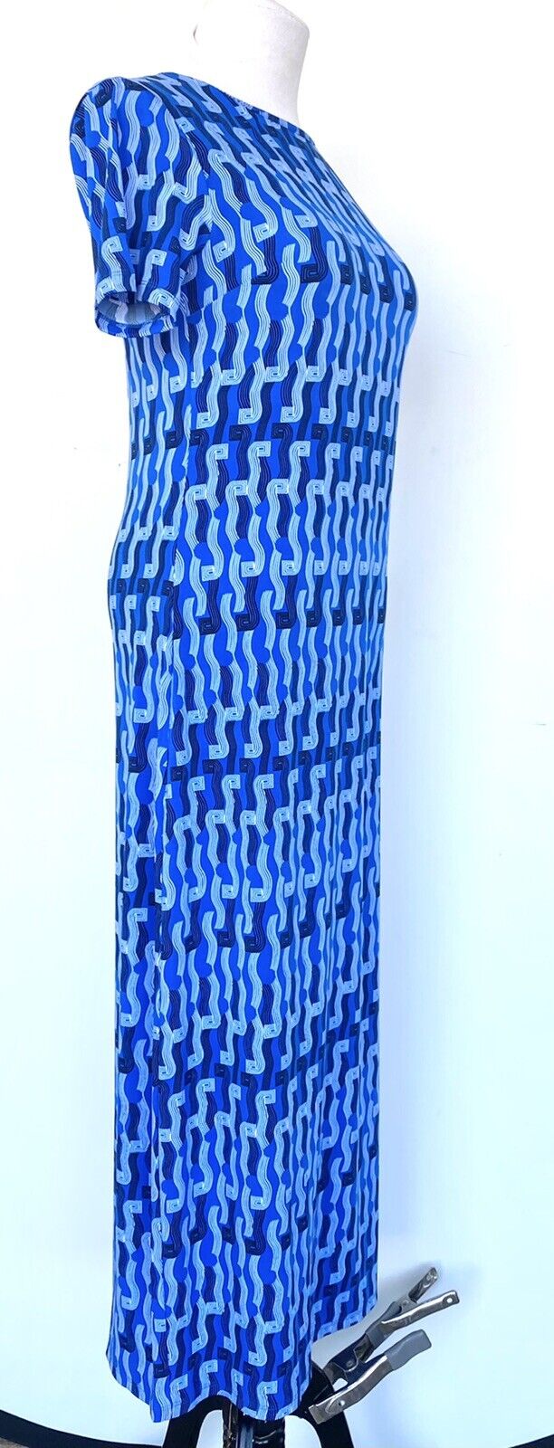 Donna Morgan Blue And White Stretch Dress. NWT Size 2 Retails $128 Price $48