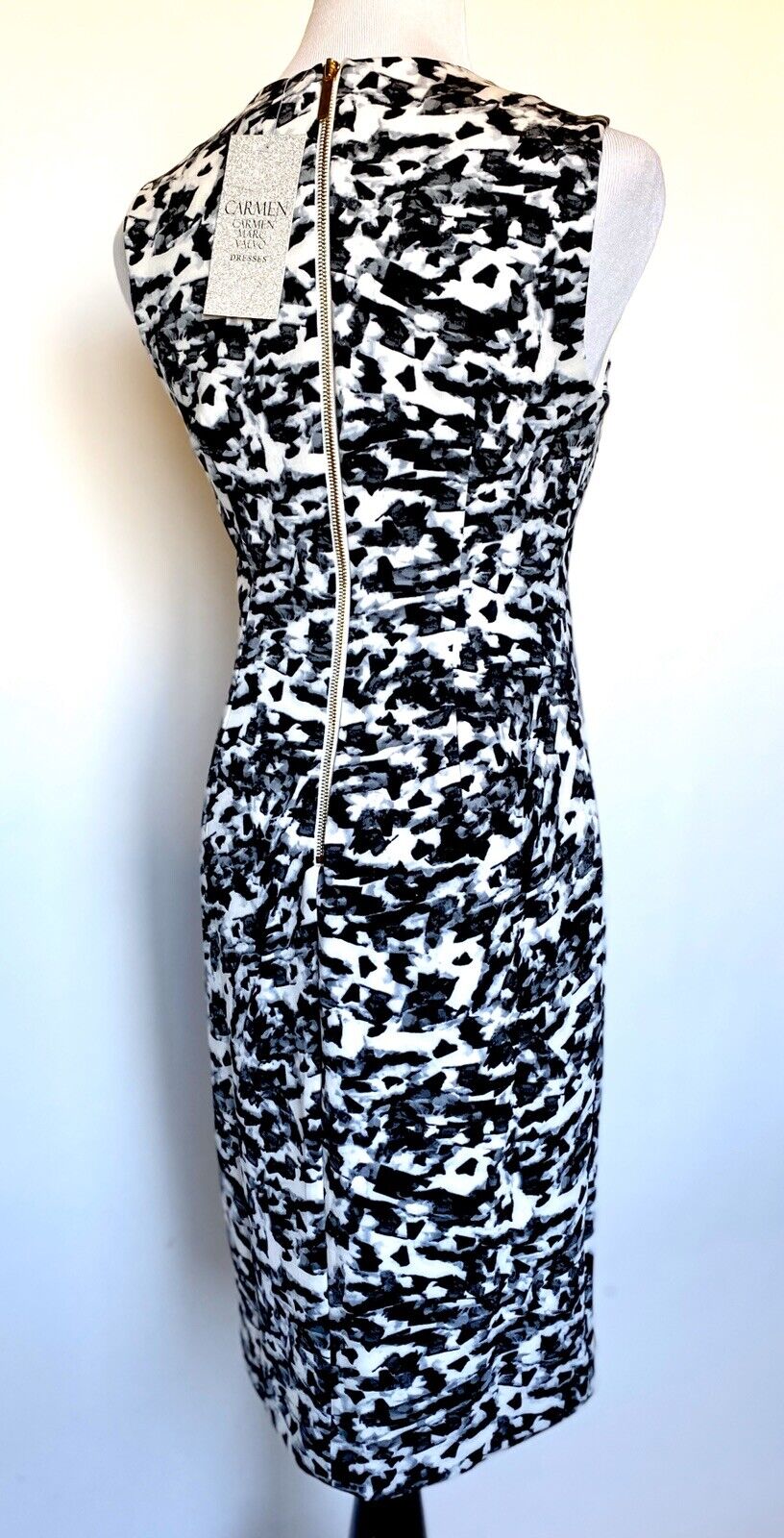 Carmen Marc Valvo Sz 4 Black & White Stretch  Dress Price $66  NWT