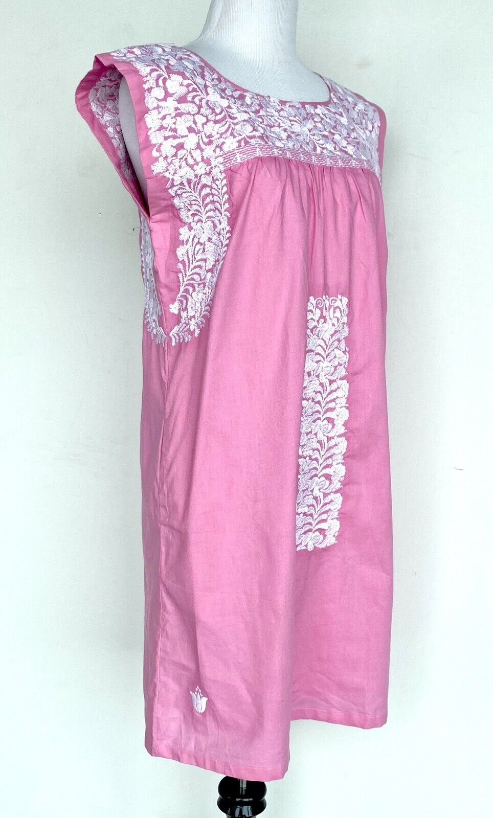 NWT J Marie embroidered Emory Dress size XS Retail $114 Price $65 Pink