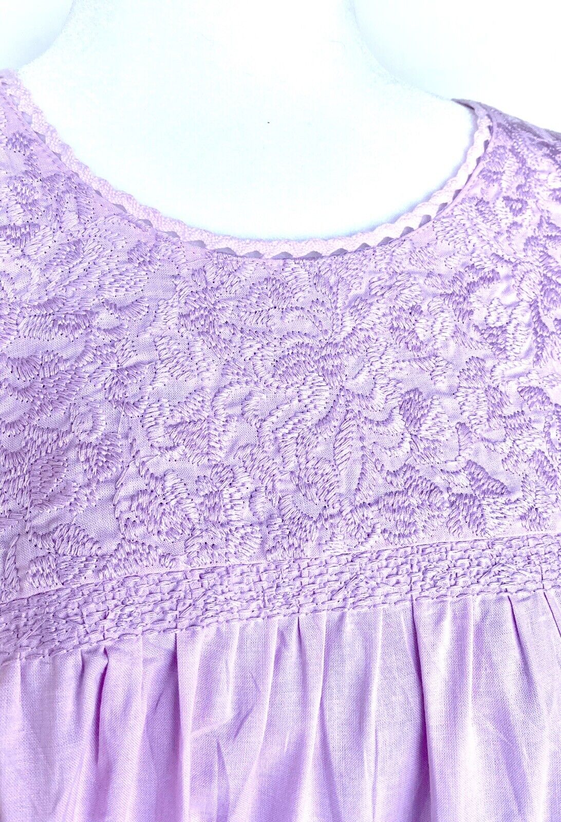 NWT J Marie embroidered Lincoln Top size M Retail $106 Price $56 Lavender