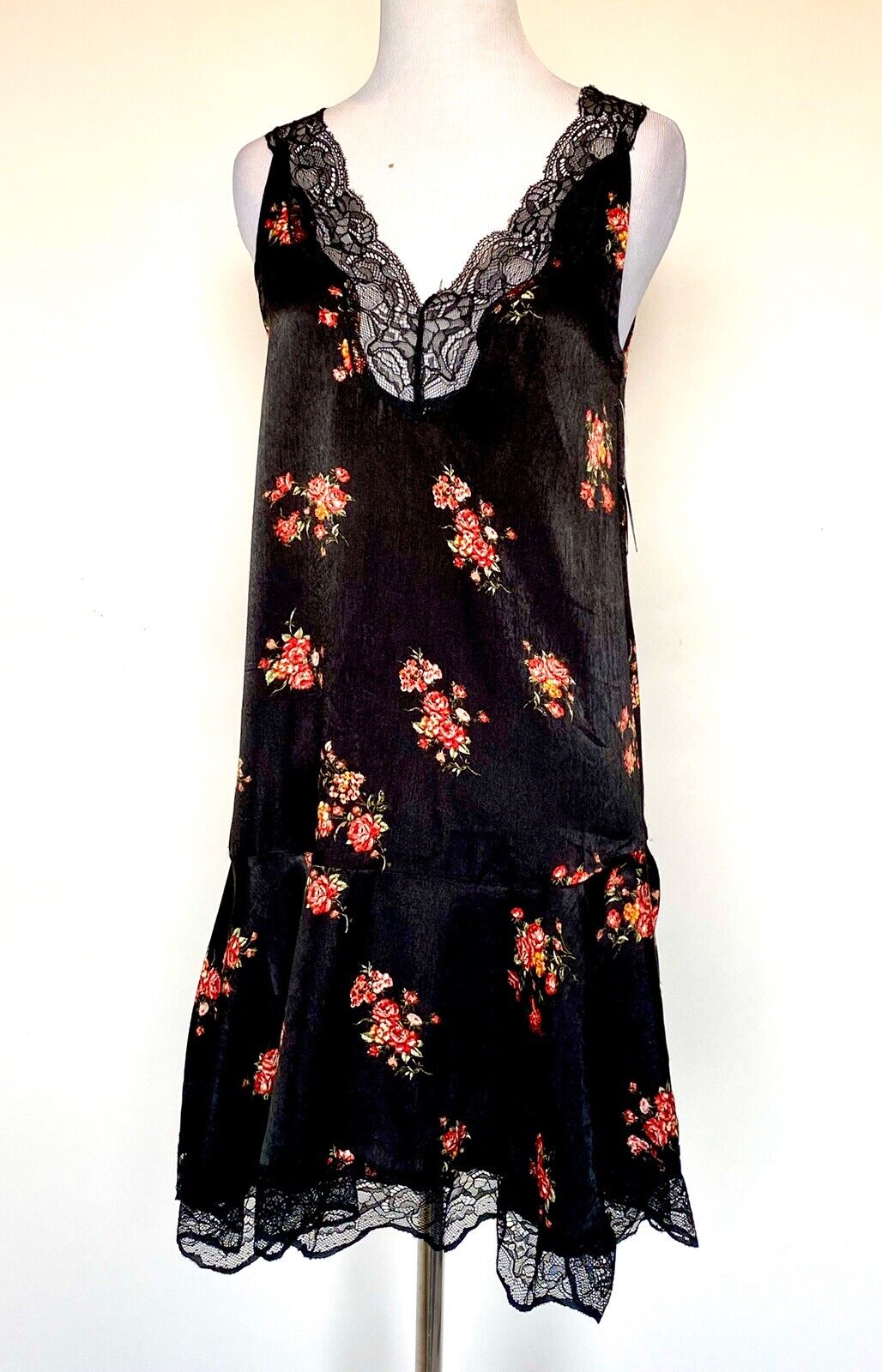 En Creme Black Lace Trim Floral Slip Dress XS Retails $52 Price $26 NEW