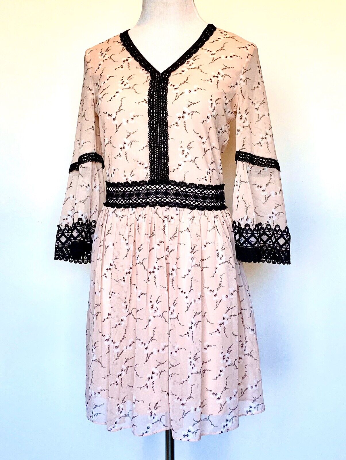 Le Gali Pink & Black Crochet Edge Cocktail Dress XS Retail $179 Price $54 NWT