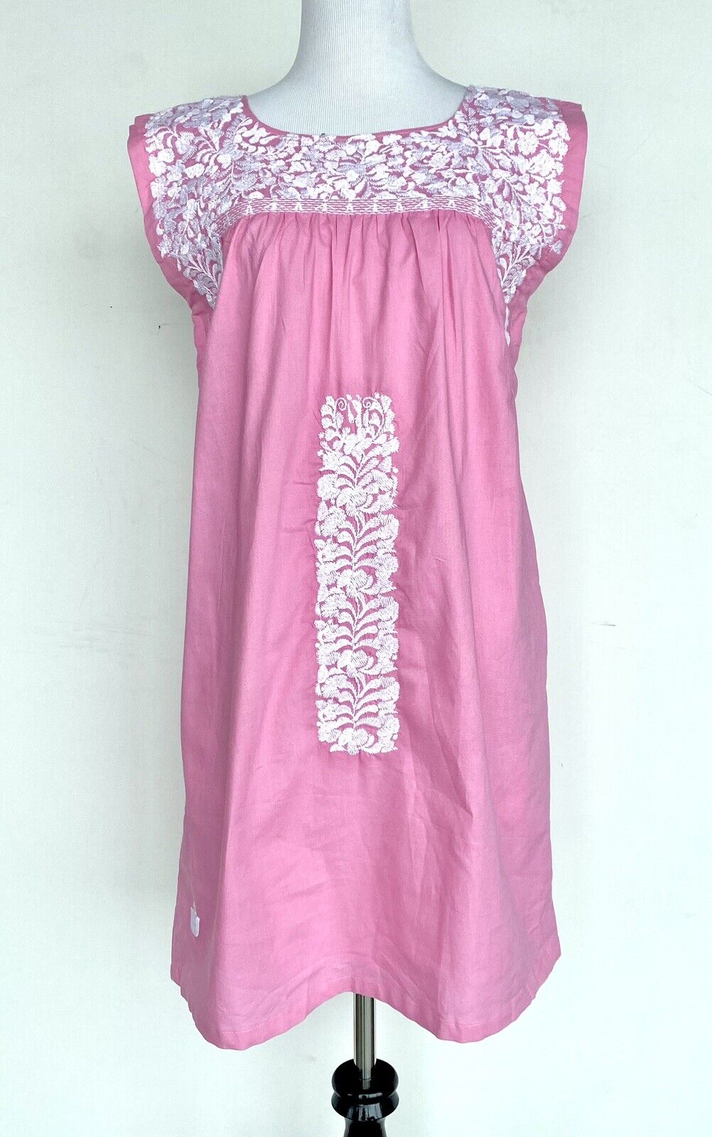 NWT J Marie embroidered Emory Dress size XS Retail $114 Price $65 Pink