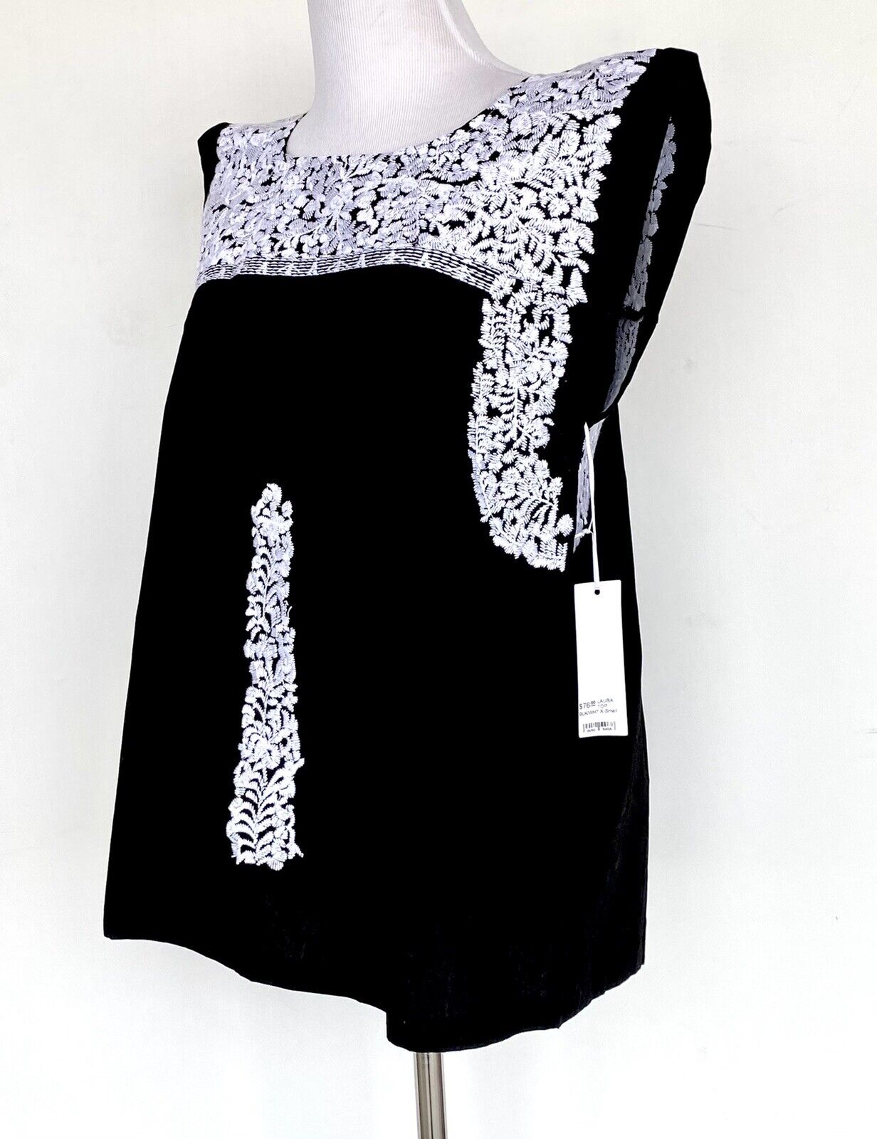 NWT J Marie embroidered Laura Top size XS Retail $76 Price $42 Black White