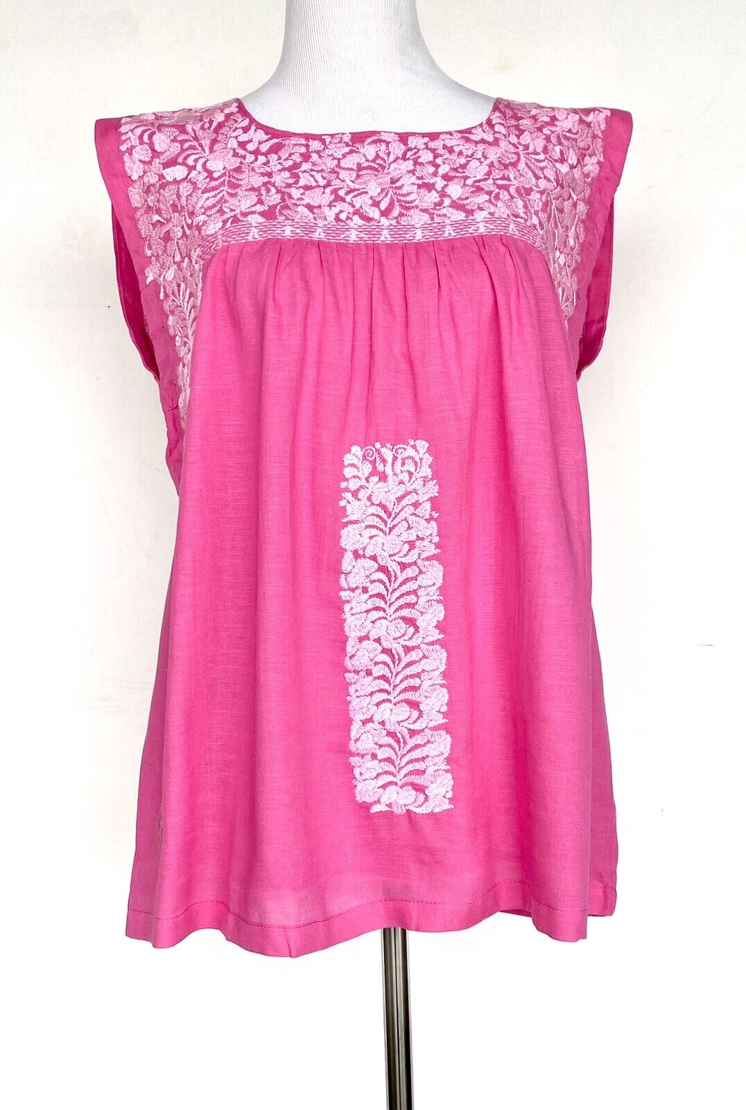 J Marie embroidered Devyn Linen top L Retail $102 Price $56 Pink