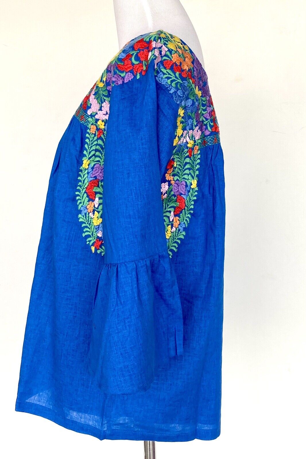 NWT J Marie embroidered Jenna Top bell sleeve size XSmall Retail $92 Price $59