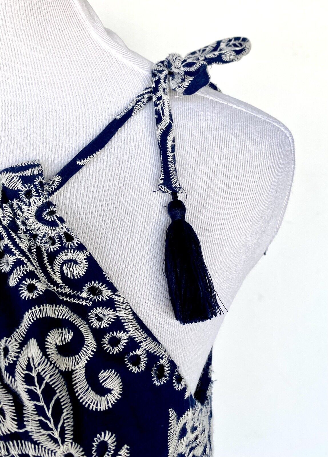 Taylor Blue White Embroidered Dress. NWT Size 6 Retail $138 Price $68 Ruffle Hem