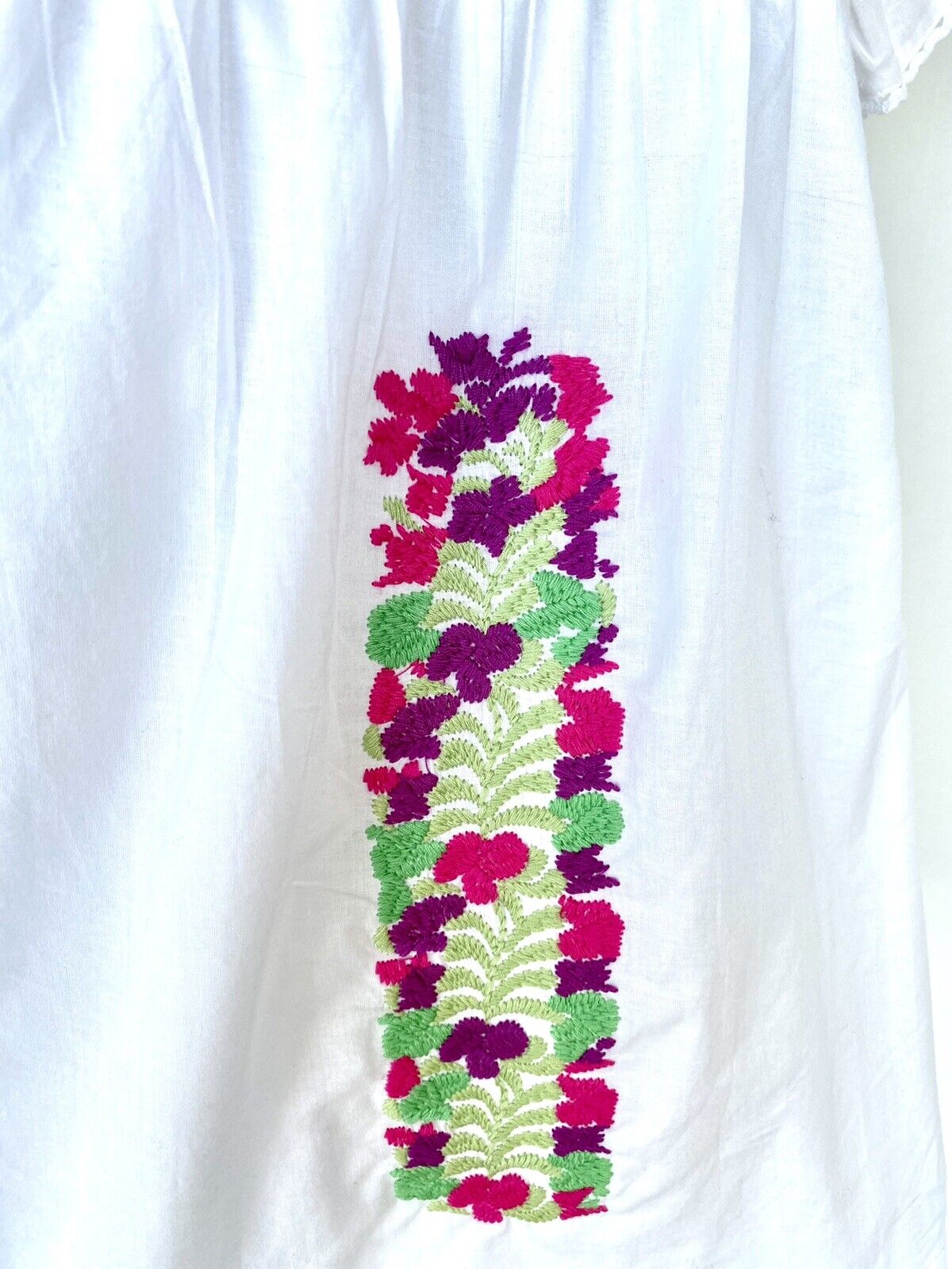 NWT J Marie embroidered Maria Top size XS Retail $106 Price $56 ￼