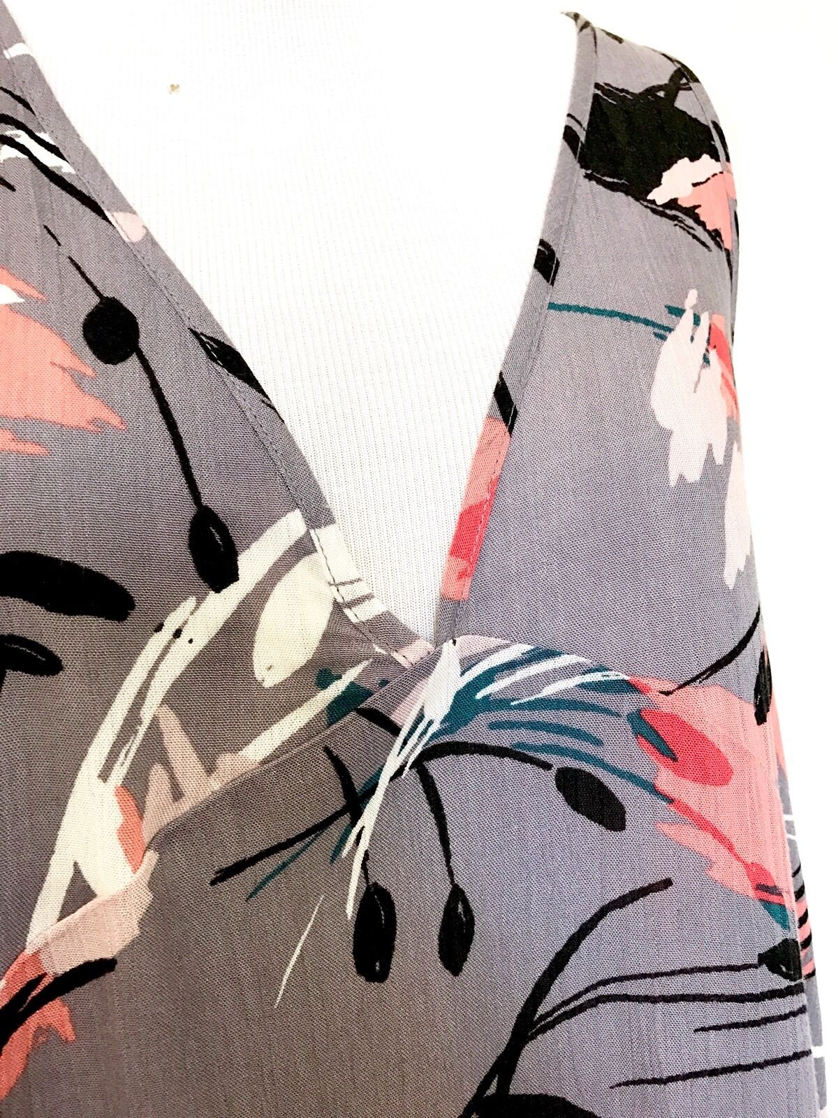 Lush Sleeveless Coral And Gray Top.NWT Retails $34 Price $20 XS