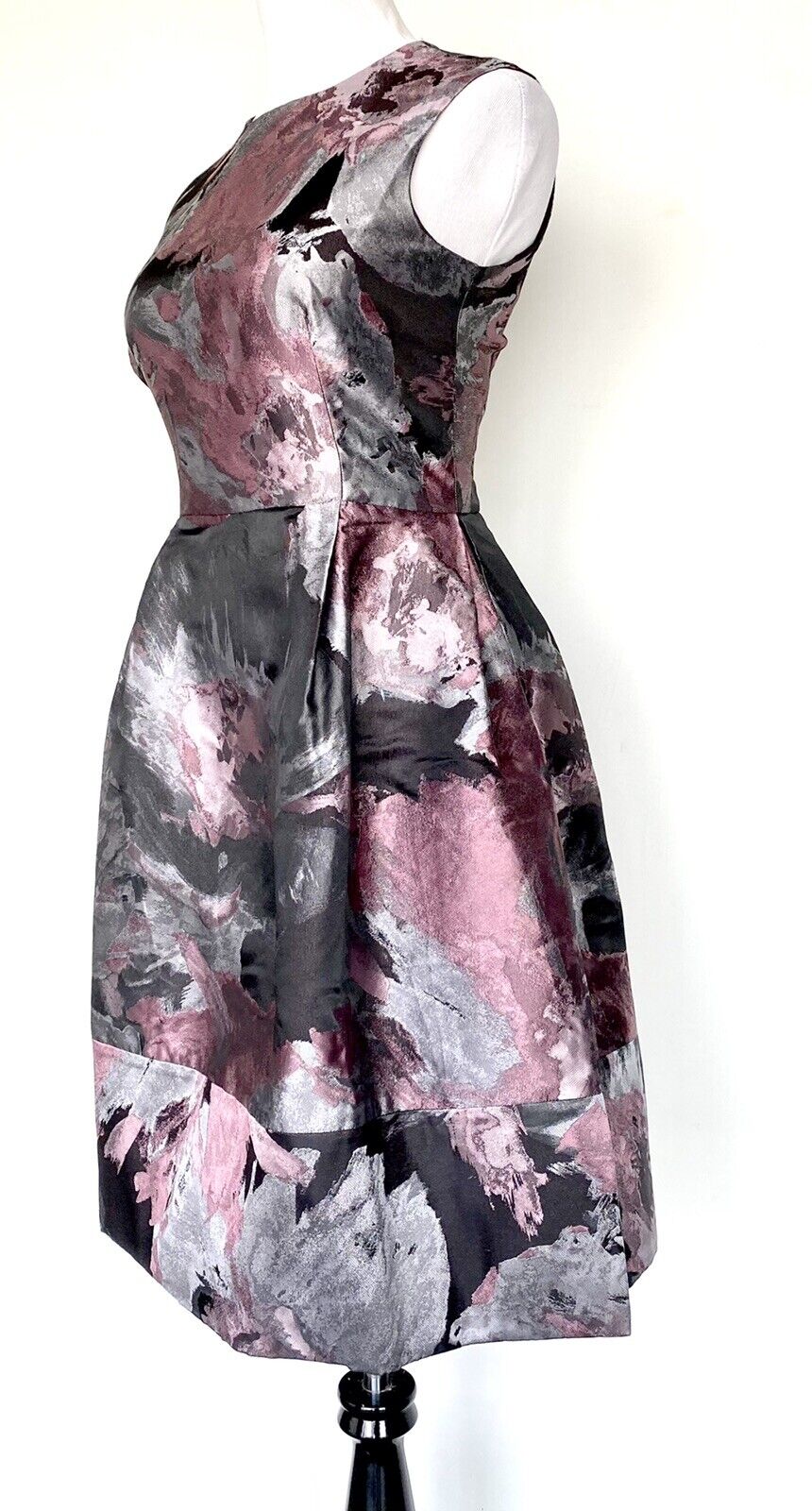 Carolina Herrera Metallic Formal Dress. Retails $910 NWT Price $545 Size 8