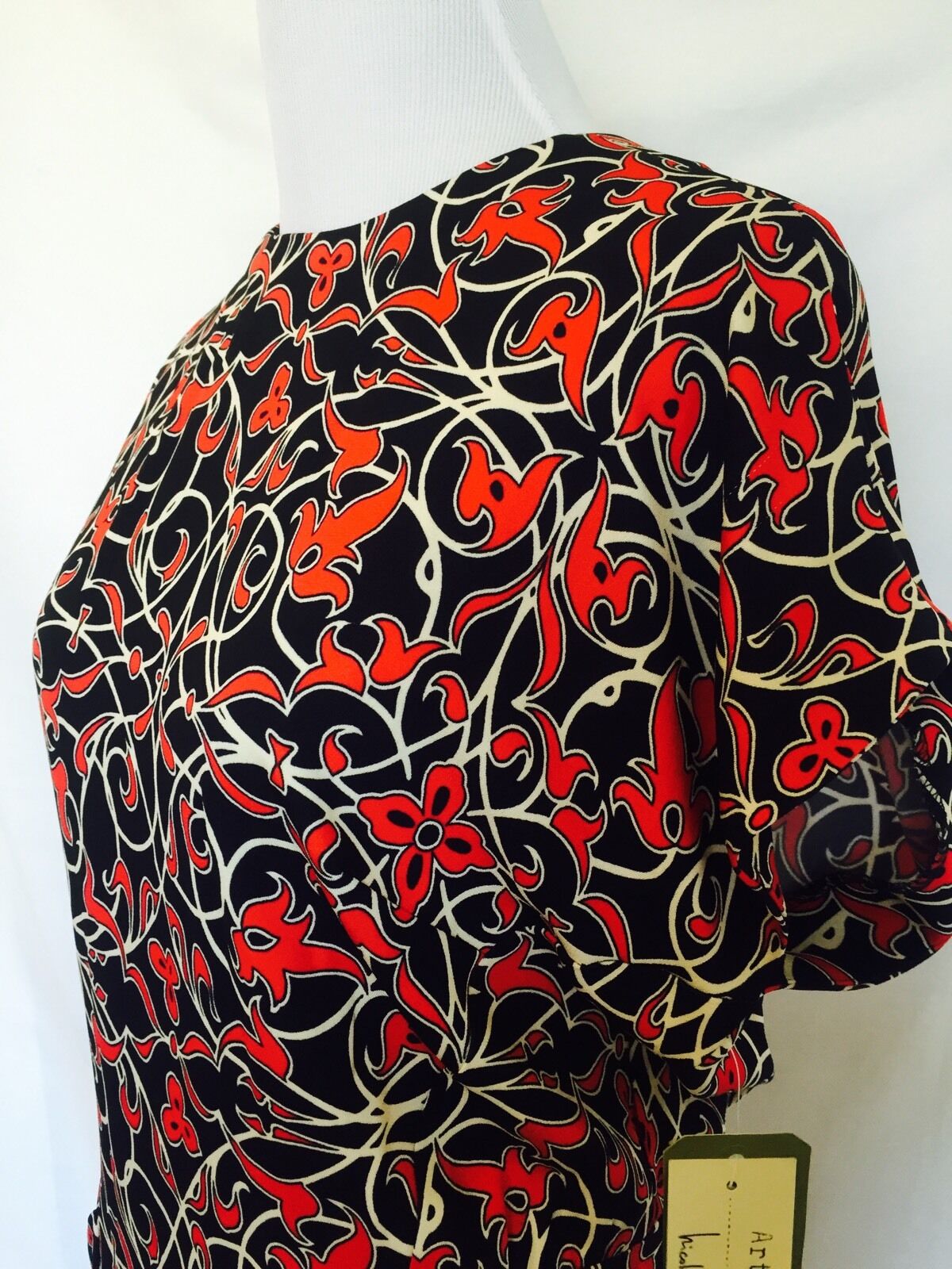Nicole Miller Artelier  Black And Red Dress. NWT Retails $355 Price $130 Size 2