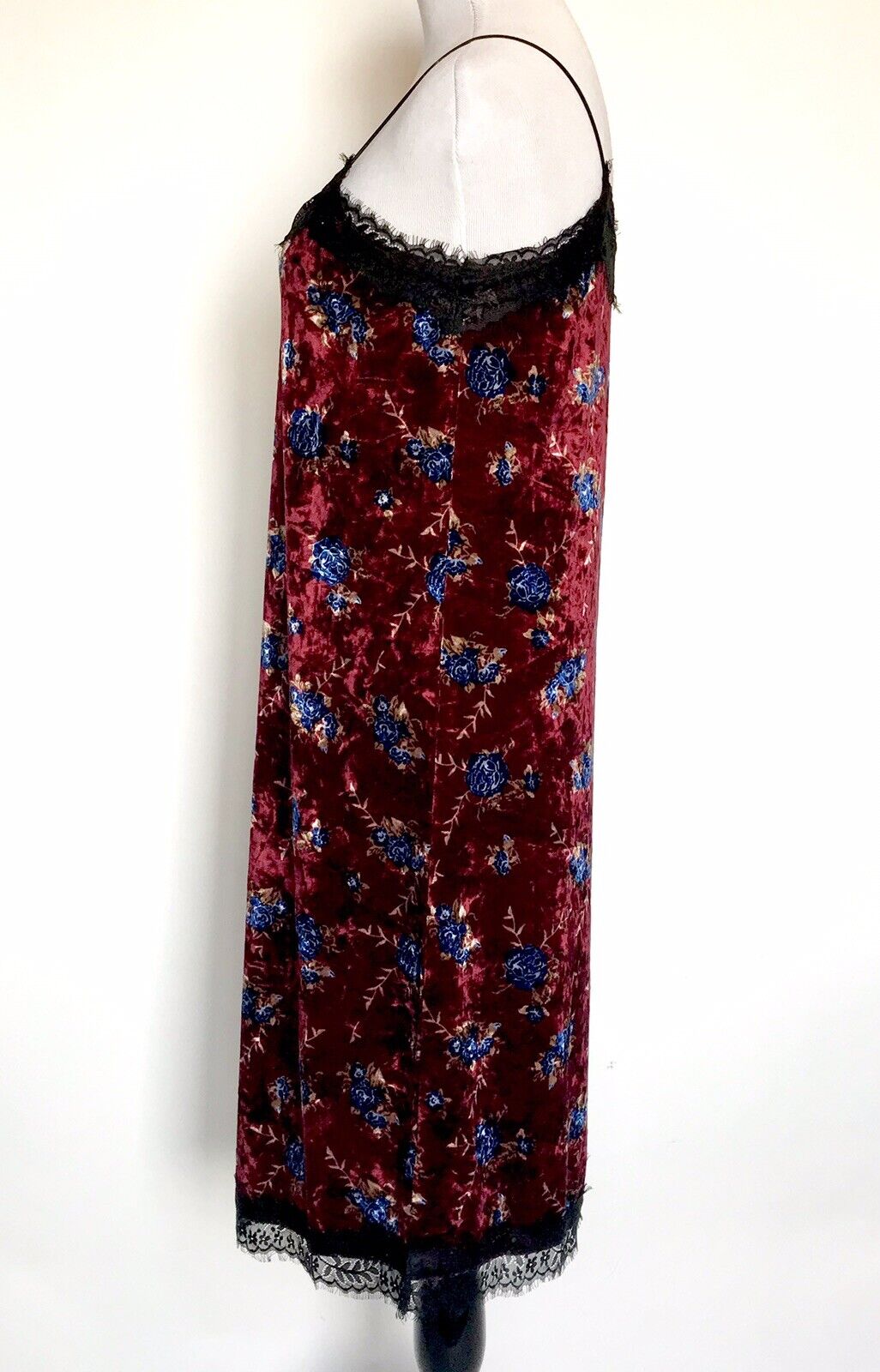Moon River Burgundy  Velvet & Lace Dress. Size S NWT Retail $95  Price $59