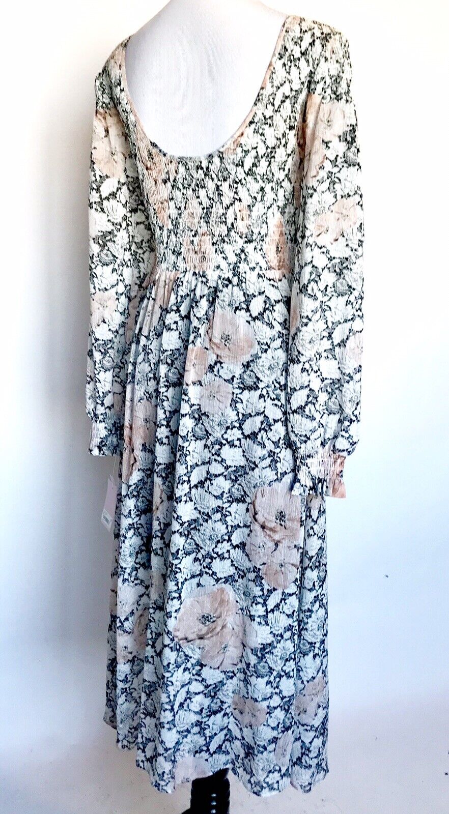 AVEC LES FILLES NWT Smocked Floral Low Back Dress. Retail $148 Price $62 Size 4