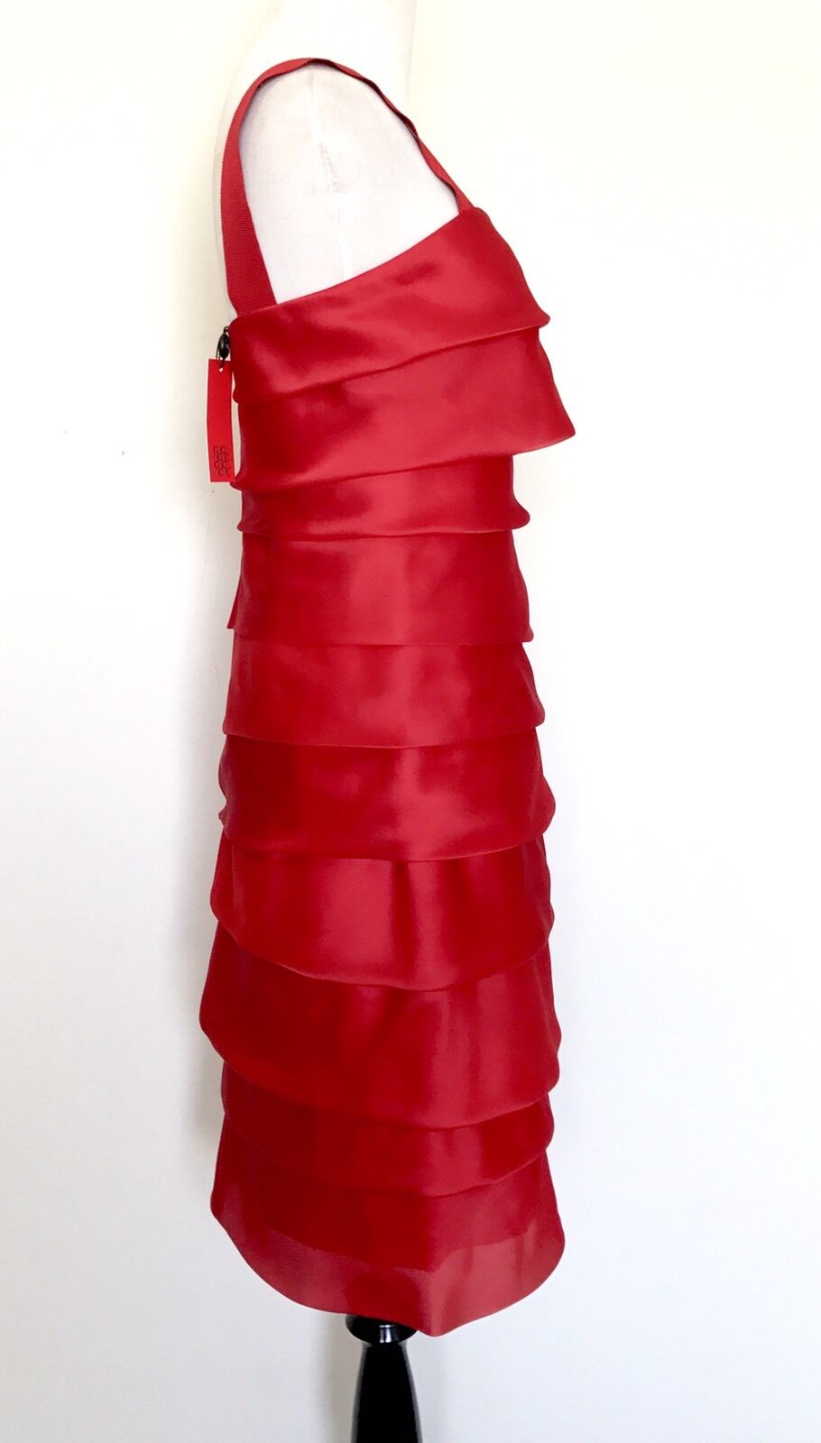 Carolina Herrera Red Silk Formal Dress. Retails $1000 NWT Price $398 Size 2