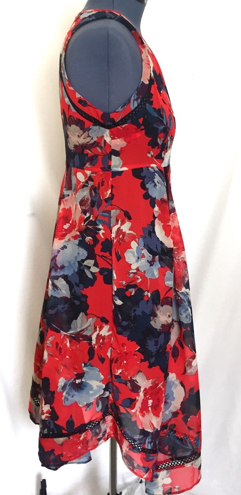 Taylor Red Floral Formal Dress. NWT Size 10 Retail $138 Price $58