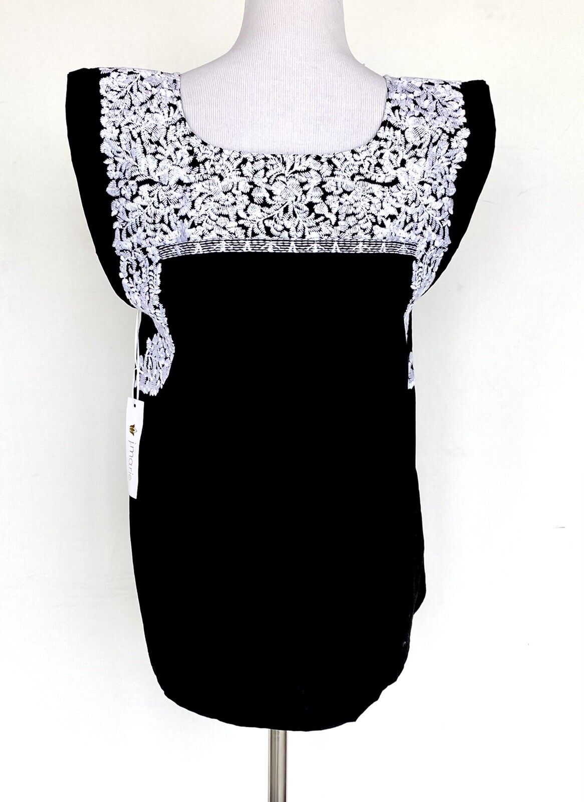 NWT J Marie embroidered Laura Top size XS Retail $76 Price $42 Black White