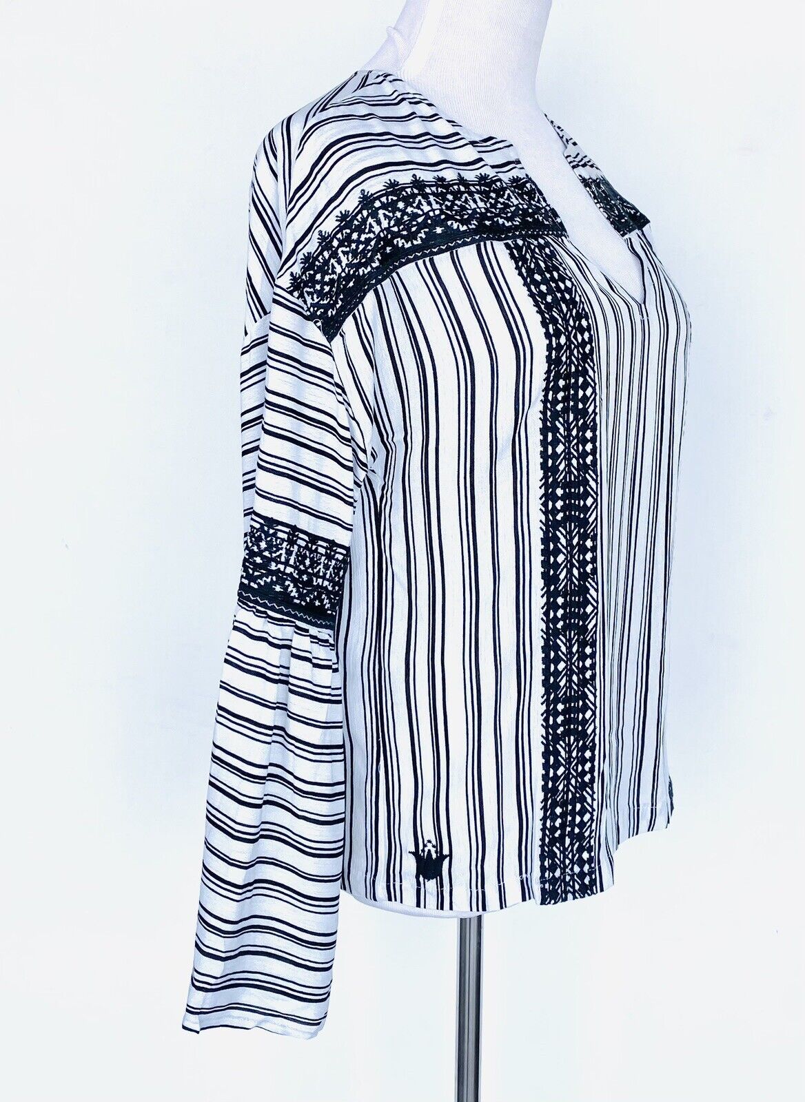 J Marie embroidered Stephanie Top size XS /S Retail $80 Price $40