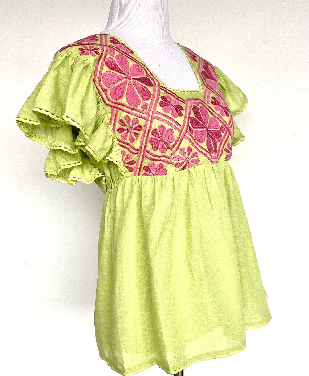 J Marie Embroidered Rowan Flutter Sleeve lime Top size L Retail $106 Price $59