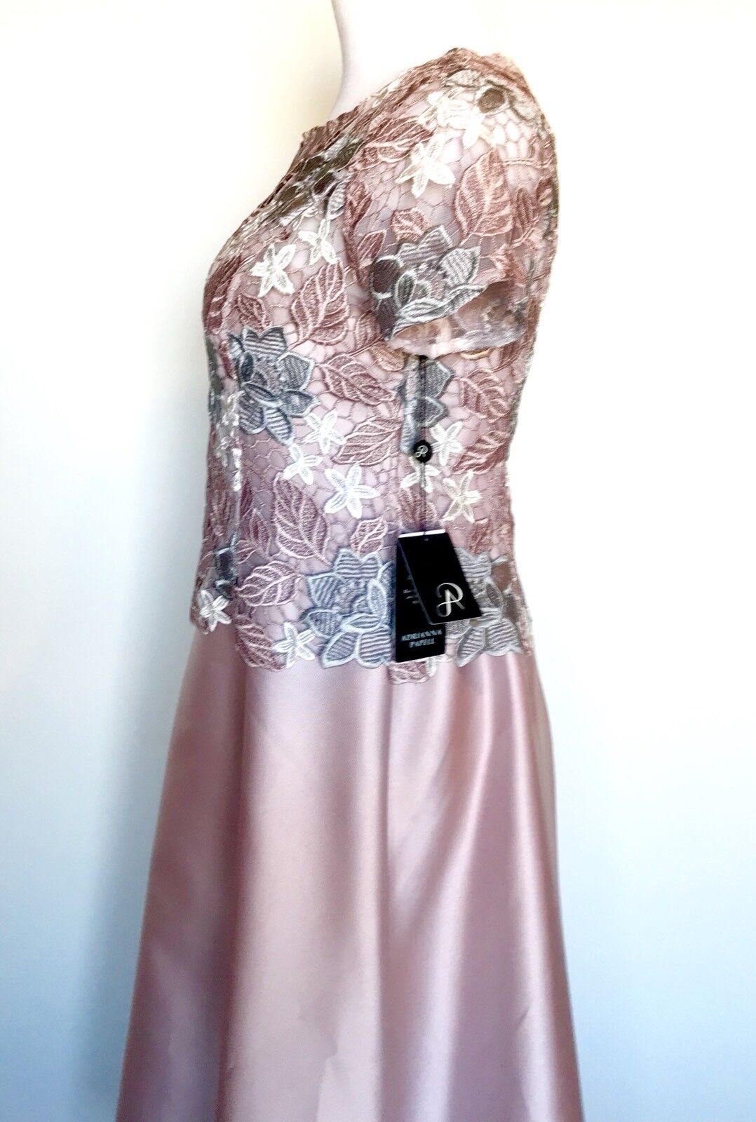 Adrianna Papell Pale Lilac Lace Body Formal Dress Size 8 Retail $229  Price $139