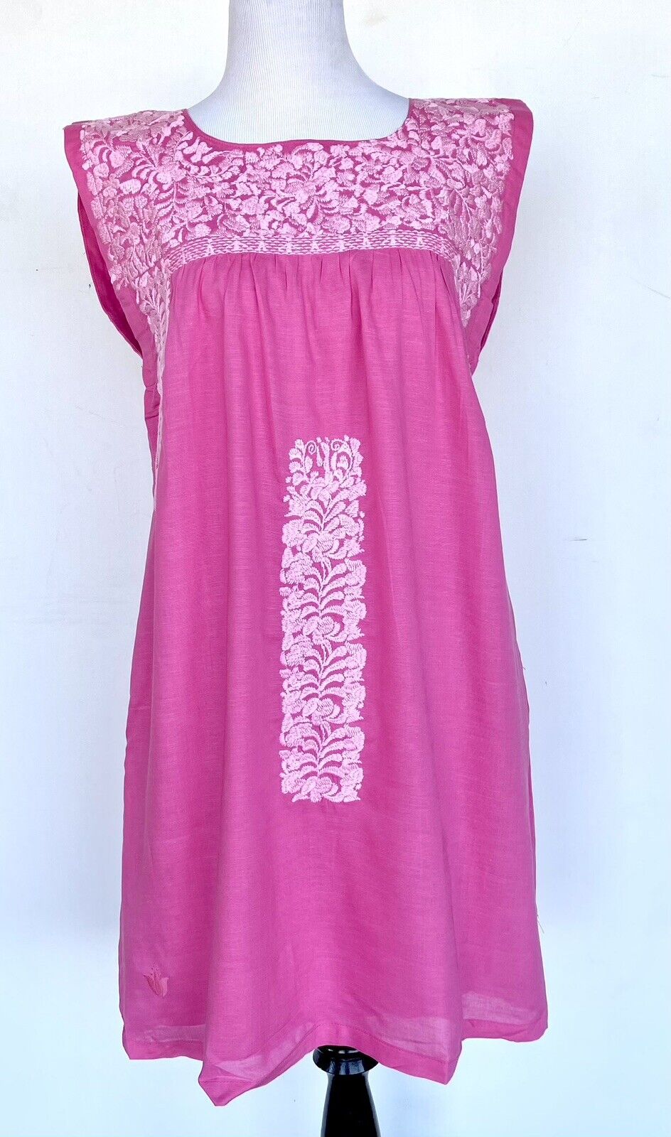 NWT J Marie embroidered Devyn Dress size XS Retail $114 Price $65 Pink