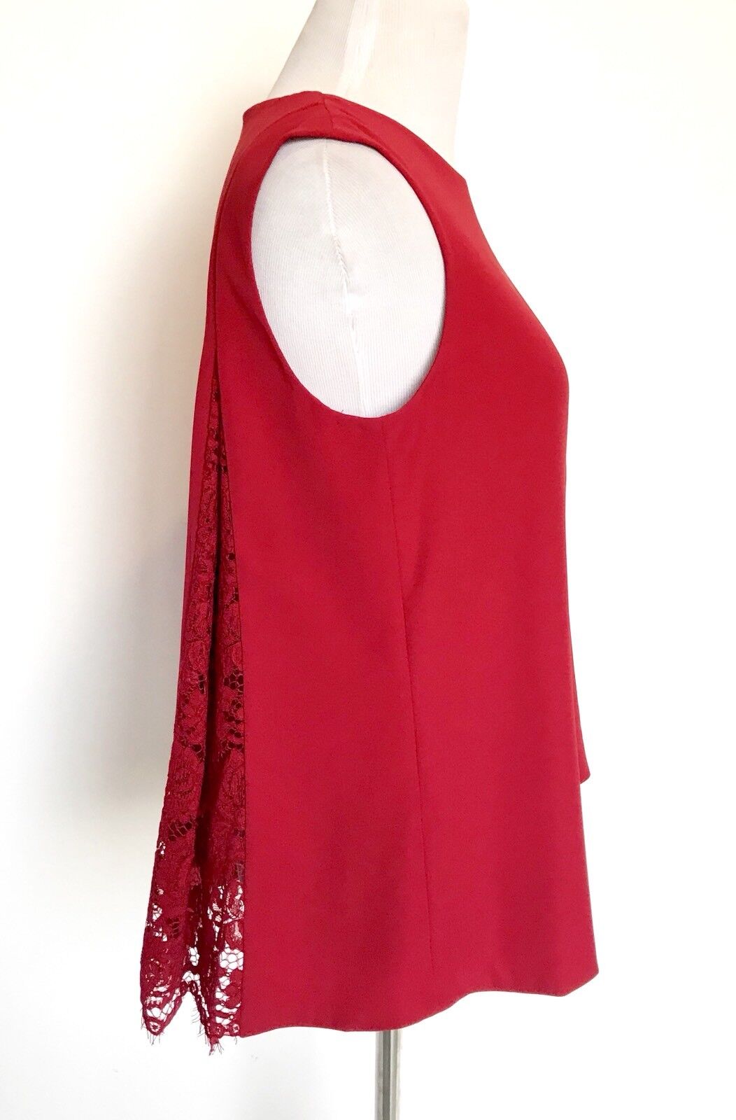 Carolina Herrera Red Lace Panel Swing Top. NWT Retail $325 Price $156 Size 2