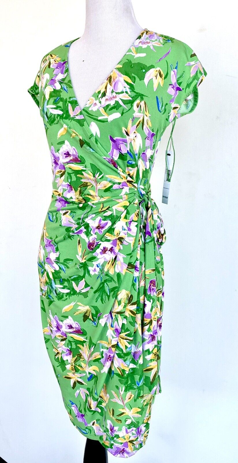 Maggy London Wrap Stretch Green Floral Dress NWT Retail $118 Price $69 Size 2