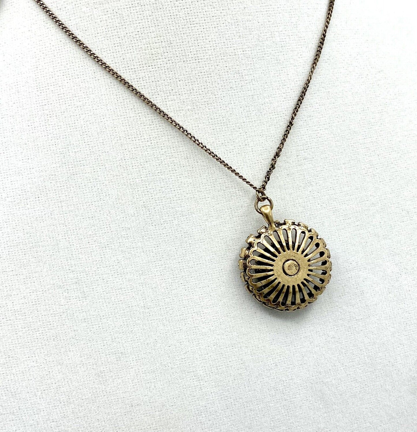 Pilgrim Jewelry Genuine Swarovski Crystal Pendant Necklace 14 Ct Gold Plated $18